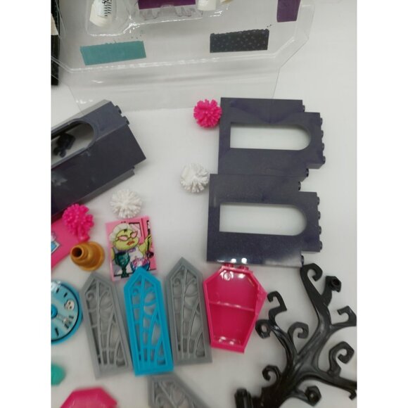 Mega Bloks Monster High Creepateria Incomplete READ Replacement Pieces - Picture 8 of 10